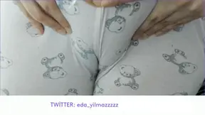 Turkish MILF shows off camel toe in yoga pants