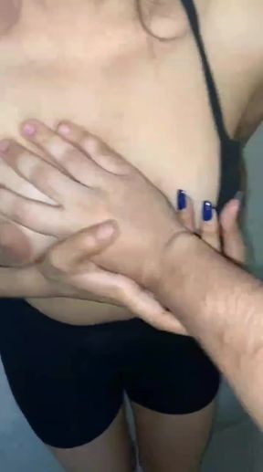 Desi Punjabi babe shows off her big tits in a Bollywood scene