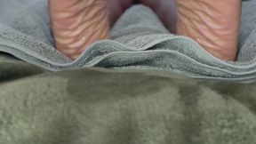 Ebony giantess big feet wrinkly soles with baby oil