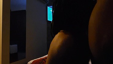 Marido da minha vizinha me fodeu no hotel