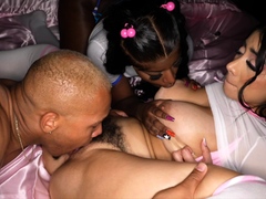 RICKYSROOM Gold medal oral with May and Violet