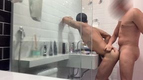 tomando leitada de manha cedo