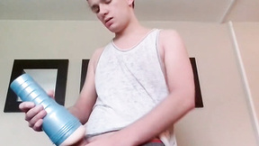 Skinny twink Jaye Elektra masturbates using fleshlight solo