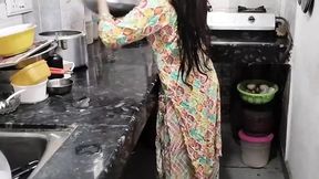 Kichen me step sister ko nanga kar ke pel diya