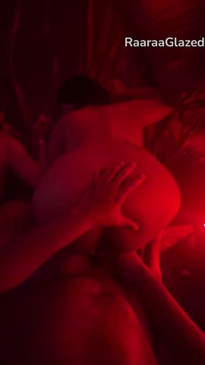 Stunning moment from &quot;Pussy to pussy&quot;
