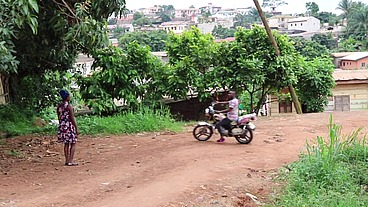 the motorcycle driver carrier and his customers in a public fuck on the road in Yaoundé, Cameroon. His big cock, he copiously fucks his client on the motorbike. Nigeria. Exclusively on xvideos
