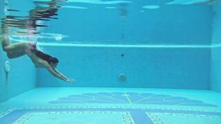 Villa swimming pool naked experience with Sazan