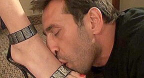 Brunette BDSM queen loves her slave