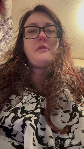 BBW Eye Contact Toilet Farts and Log Plops Intimate POV with Bella Blast