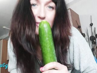 my creamy vagina started oozing from the cucumber. fisting and squirting