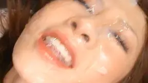 Escena JAV de Bukkake con Caras Cérrimas y Eyecciones Orgásmicas
