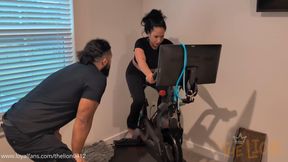 Trainer Gets Extra Workout: Nicole Parker X The Lion