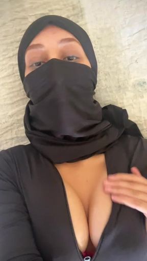 My Muslim boobs bounce for you