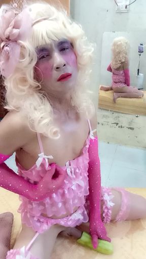 Oanh Le shemale wearing sexy porn selfie
