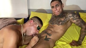 sentei no meu personal tatuado.