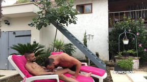 Webcam in the garden with Enzo Rimenez used by young straight
