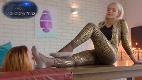 Gray Socks - Head Of Weronika And Khaleesi On Table - Russian Language