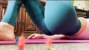 Unaware yoga with tinies