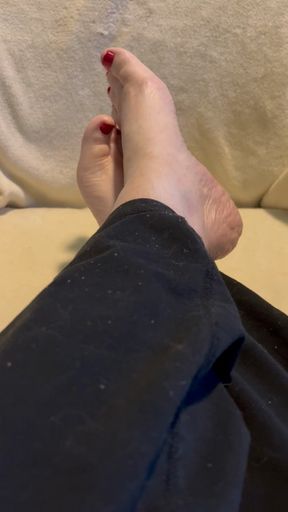 SFW (No Audio)--Worship Mistress Kylie's Feet and Toes