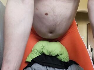 Challange: cum in 5m from pillow humping, if fail spend the rest of the day in chastity