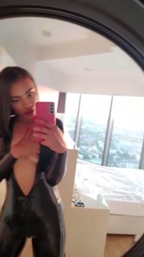 NOTHING MAKE ME FEEL LIKE LATEX 😈 / Rubber tease by ebony femdom Mistress MahoganyQen