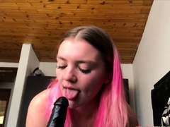 Thick White Girl Gives Epic Throatjob on Webcam