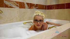 Watch Stevie Bathe After A Long Date In Vegas With Stevie Shae