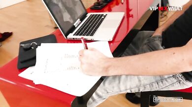 Jasmine Jae Convinces Them To Fuck Her In A Naughty MMF Threesome - VIP SEX VAULT