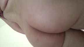 sexy tetona ama de casa se masturba en la sala de casa cuando su esposo no esta
