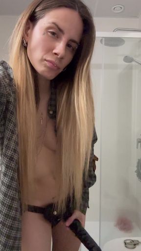 Amateur with big tits exposes her only fans content