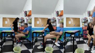 Cogiendo a la maestra sobre la mesa me hace squirt