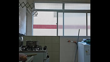 Metade de mim quer carinho e a outra metade quer sentar na sua cara e esfrega meu Bucetao