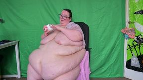 SSBBW AFTER SHOWER DRY OFF AND MASSAGE BELLY