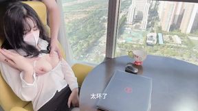 清纯秘书为升职加薪主动献身老板落地窗前被爆操内射 看桃桃完整版视频请关注推特入群哦