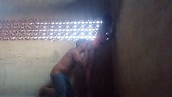 Dei gostoso no meu terra&ccedil_o para o marido da minha amiga