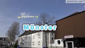 In der Nachbarschaft man wei&szlig_, laute Musik genie&szlig_t nicht jeder. Auch hier haben wir wieder so ein Exemplar, doch die geile Nachbarin...l&auml_&szlig_t ihn zur T&uuml_r und Fotze rein ... m