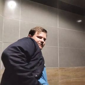 Jerking off in Public Toilet for Fans