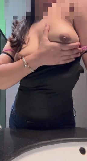 Desi Bhabhi Selfie Boobs Show