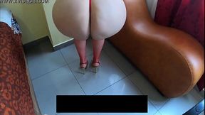 Mi madrastra quiere que le compre zapatos putones para trabajar