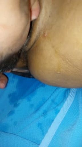 pissing pussy ............muschi lecken