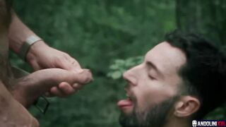 Andolini gives his golden mayo to his acquaintance Antéo, who’s addicted to that ball butter