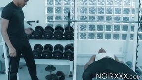 Muscular teen Zario Travezz swallows warm cumshot after sex