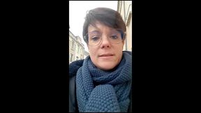 j arrive dans la rue ou je dois visiter l appartement ... je vois au loin un ...