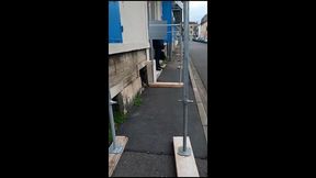 j arrive dans la rue ou je dois visiter l appartement ... je vois au loin un ...