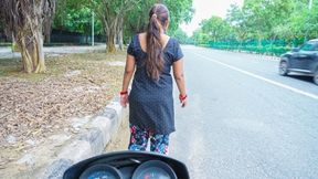 Desi prostitute- (Dhandhe wali) bhabhi dealing for Fuck with Client on road &mdash;  she fucked by him in Doggystyle with HINDI Audio