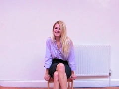 amateur blonde solo webcam