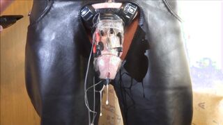 Electro vibration - jizz fapping in v-card cell