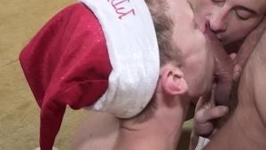 FamilyDick: Young Taylor Reign kissing each other on Christmas