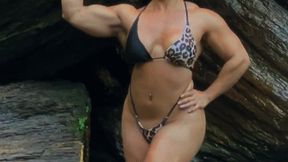 QUEEN MIRAGE FLEXING OUT IN NATURE