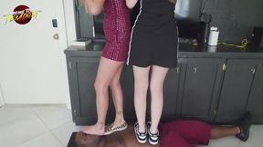 Kody and London Evans: Getting Our Feet Nice n Sweaty by Walking All Over You - Dynamic